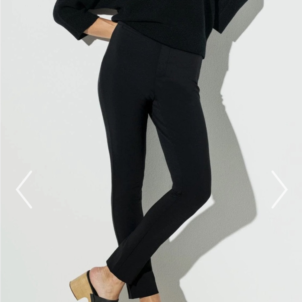R Label the Reset pant size Large Black. Bottom missing